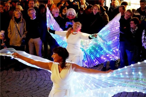 Dorothee Jakubowski und Pina Bucci erhellten den Marktplatz 779457og